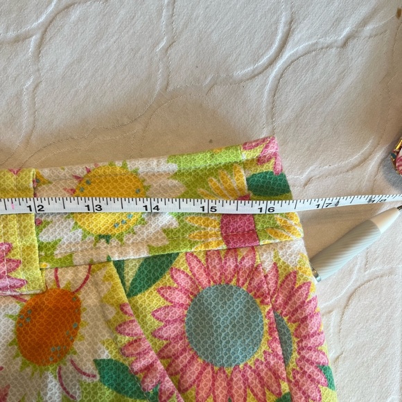 Lilly Pulitzer chipper shorts - Picture 8 of 9